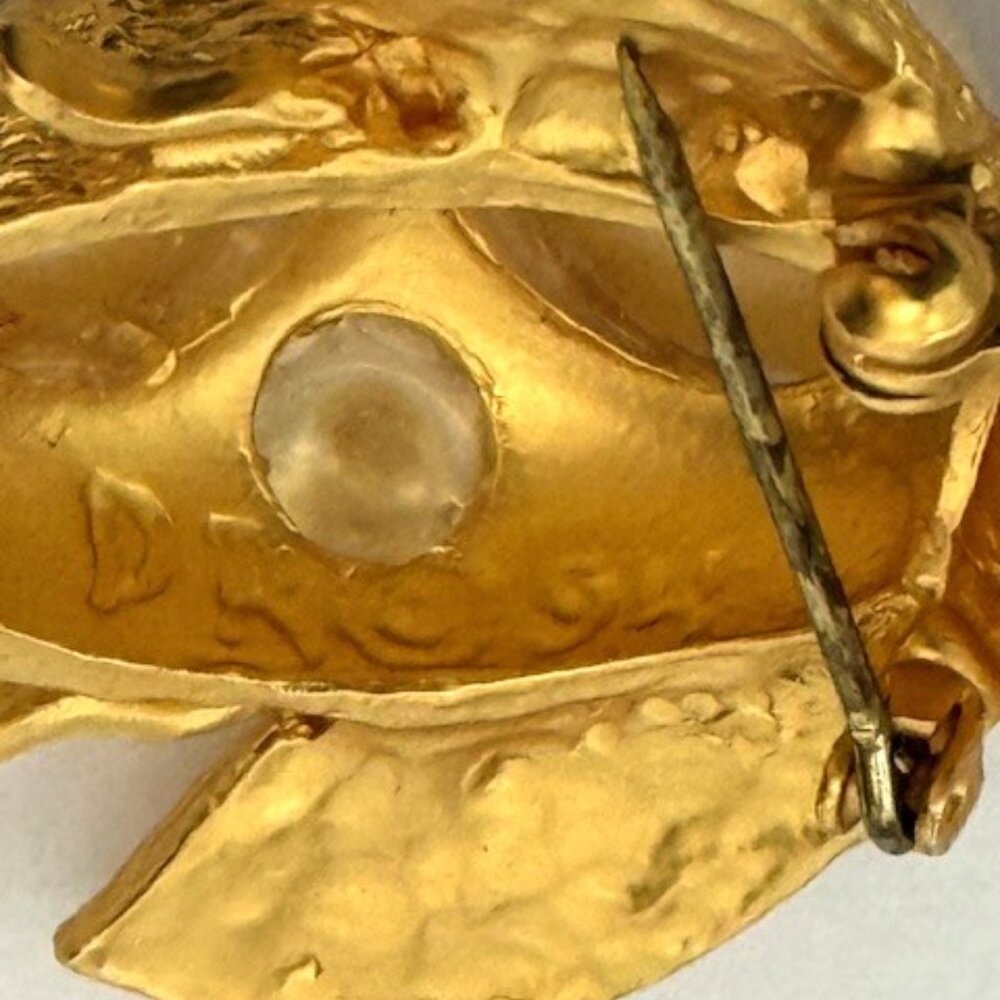 Vintage Doreen Ryan gold-tone and pearlescent stone bumblebee brooch/pin. - Picture 9 of 9